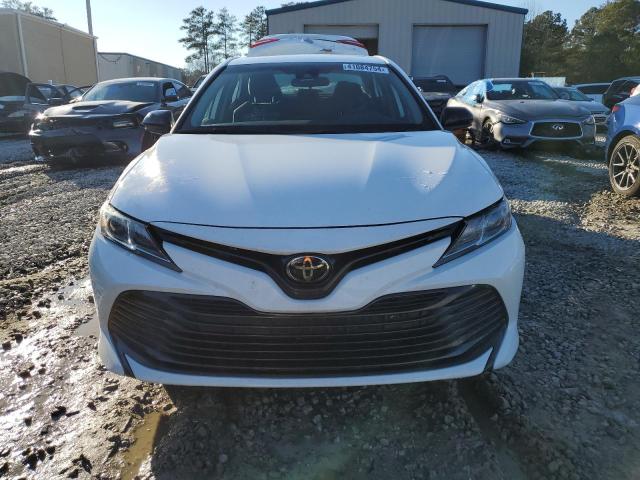 4T1B11HK6KU690538 - 2019 TOYOTA CAMRY L WHITE photo 5