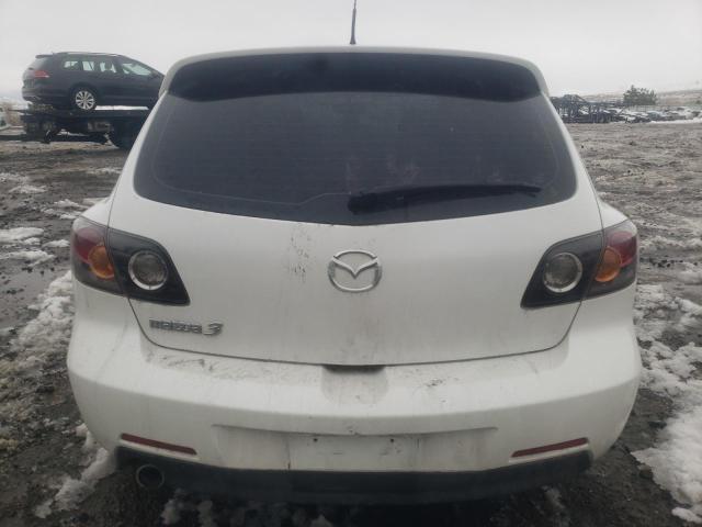 JM1BK344861467428 - 2006 MAZDA 3 HATCHBACK WHITE photo 6