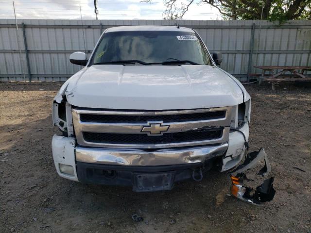 1GCEC14J97Z651381 - 2007 CHEVROLET SILVER1500 C1500 WHITE photo 5