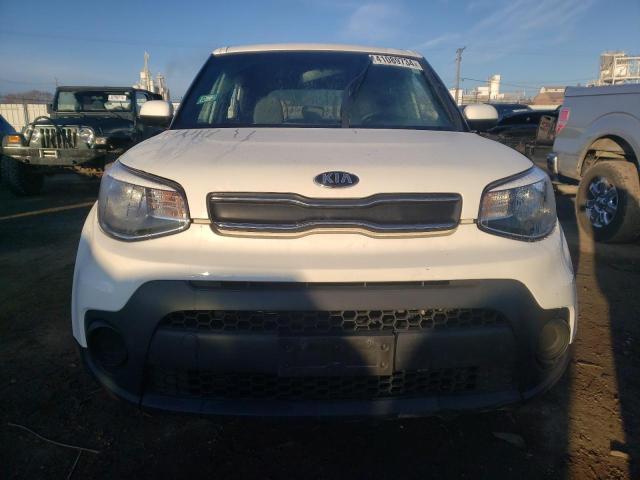 KNDJN2A25K7013855 - 2019 KIA SOUL WHITE photo 5