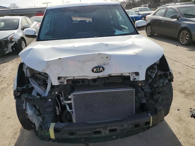 KNDJN2A22E7737524 - 2014 KIA SOUL WHITE photo 5