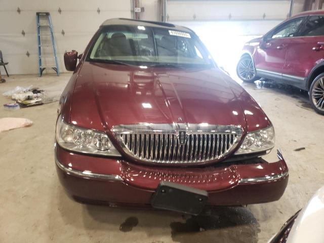 1LNHM82W23Y695509 - 2003 LINCOLN TOWN CAR S MAROON photo 5