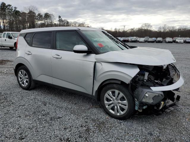 KNDJ23AU0L7724509 - 2020 KIA SOUL LX SILVER photo 4