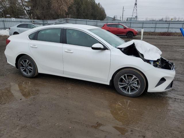 3KPF34ADXPE709742 - 2023 KIA FORTE EX WHITE photo 4