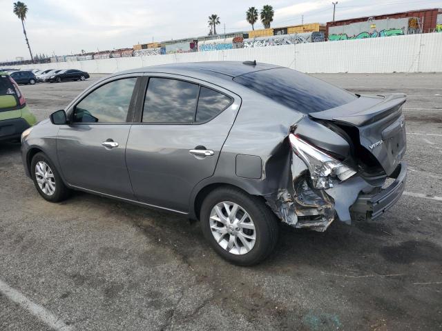 3N1CN7AP1JL842422 - 2018 NISSAN VERSA S GRAY photo 2