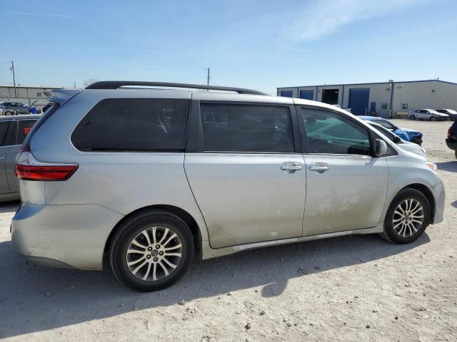 5TDYZ3DCXKS972719 - 2019 TOYOTA SIENNA XLE GRAY photo 3