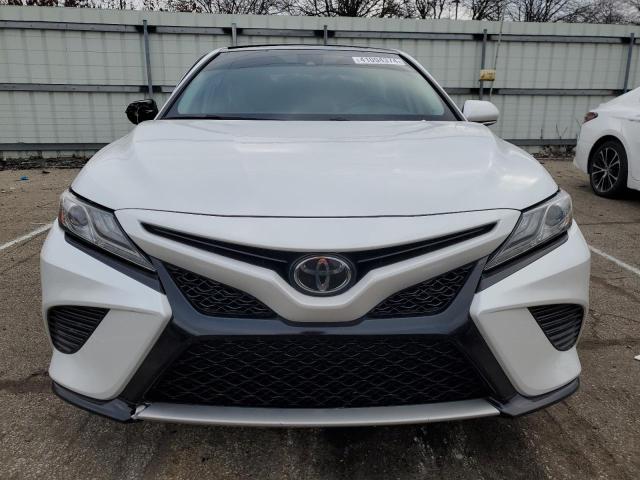 4T1B61HK6KU793010 - 2019 TOYOTA CAMRY XSE WHITE photo 5