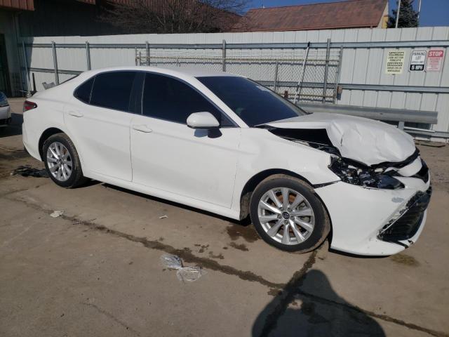 4T1B11HK0JU074655 - 2018 TOYOTA CAMRY L WHITE photo 4