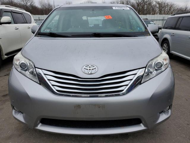 5TDDK3DC6BS004958 - 2011 TOYOTA SIENNA XLE SILVER photo 5