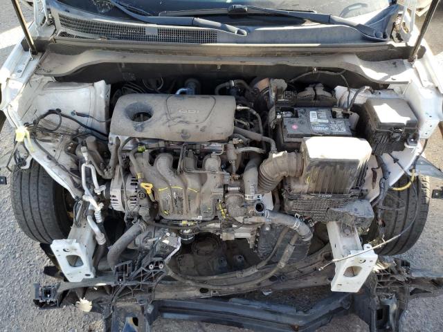 KNDJN2A25K7653838 - 2019 KIA SOUL WHITE photo 11