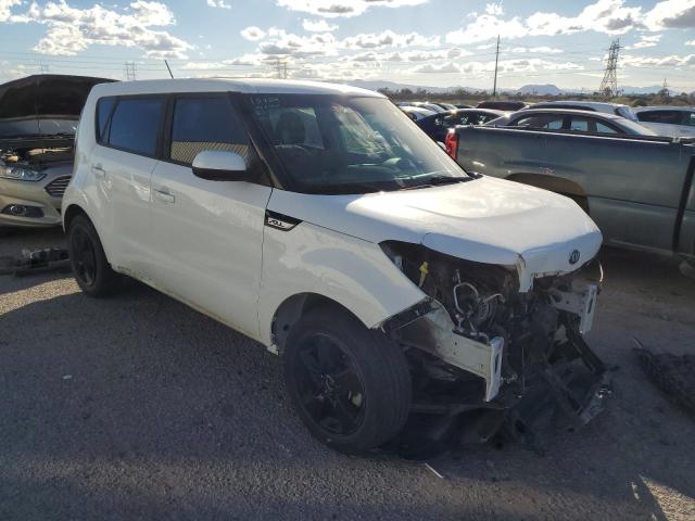 KNDJN2A25K7653838 - 2019 KIA SOUL WHITE photo 4