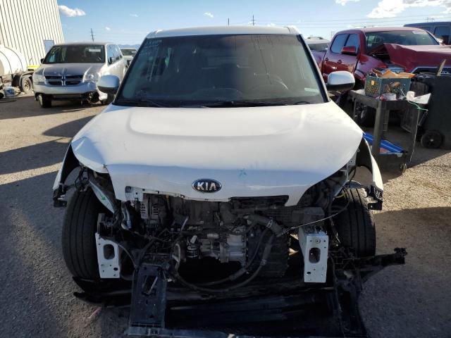 KNDJN2A25K7653838 - 2019 KIA SOUL WHITE photo 5