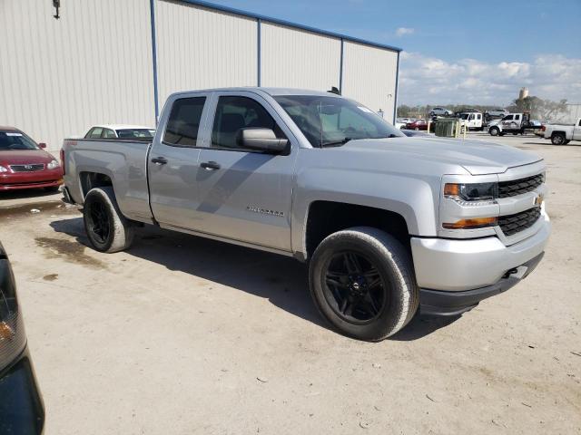 1GCVKPECXJZ378416 - 2018 CHEVROLET SILVERADO K1500 CUSTOM SILVER photo 4