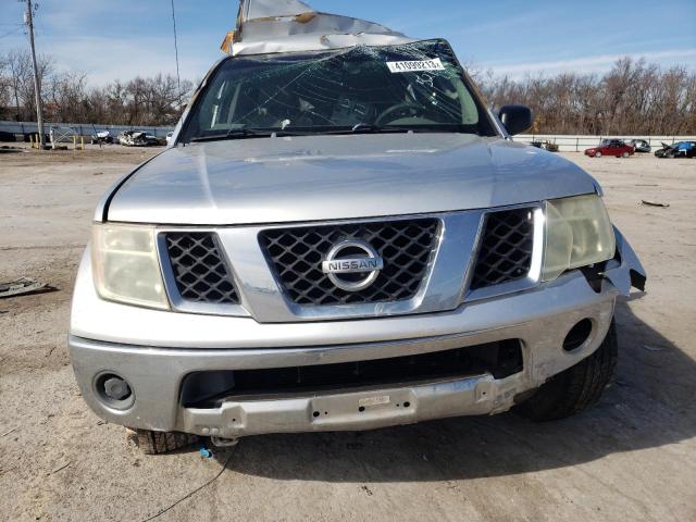 1N6AD07U45C405279 - 2005 NISSAN FRONTIER CREW CAB LE SILVER photo 5