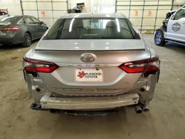 4T1G11AK2NU654835 - 2022 TOYOTA CAMRY SE SILVER photo 6