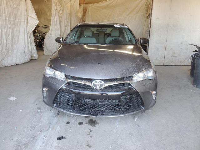 4T1BF1FK9HU359157 - 2017 TOYOTA CAMRY LE GRAY photo 5