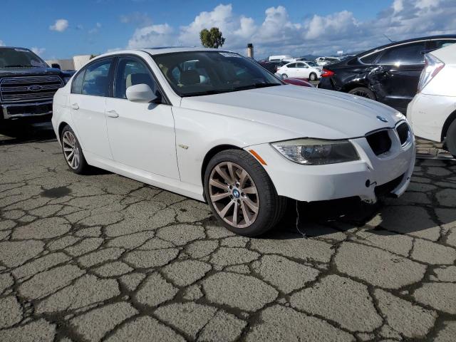 WBAPH5C56AA438946 - 2010 BMW 328 I SULEV WHITE photo 4