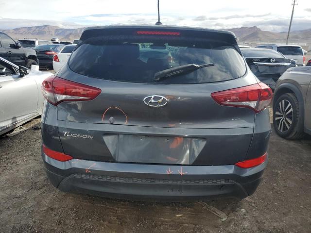 KM8J23A44HU420314 - 2017 HYUNDAI TUCSON SE GRAY photo 6