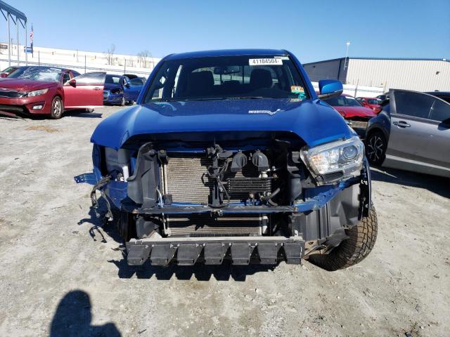 3TMCZ5AN0HM070262 - 2017 TOYOTA TACOMA DOUBLE CAB BLUE photo 5