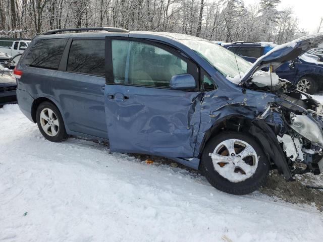 5TDKK3DC0ES514606 - 2014 TOYOTA SIENNA LE BLUE photo 4