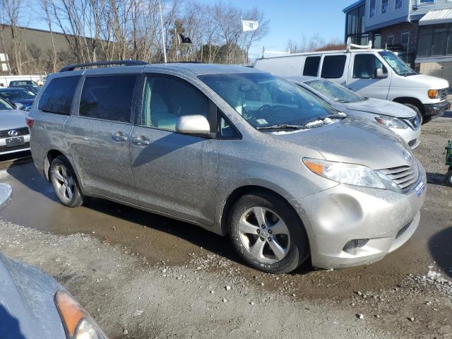 5TDKK3DC8FS538377 - 2015 TOYOTA SIENNA LE SILVER photo 4