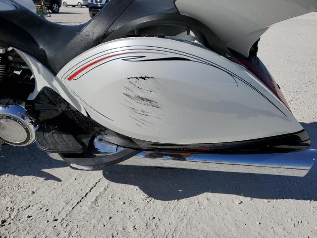 5VPSW36N2E3028112 - 2014 VICTORY MOTORCYCLES VISION TOUR Beyaz fotoğraf 10