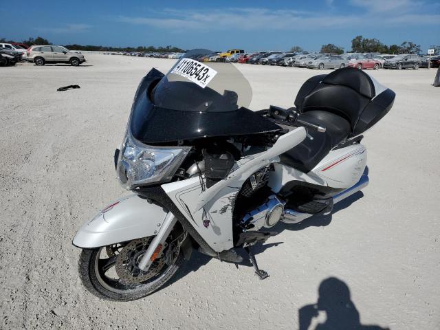 5VPSW36N2E3028112 - 2014 VICTORY MOTORCYCLES VISION TOUR Beyaz fotoğraf 2