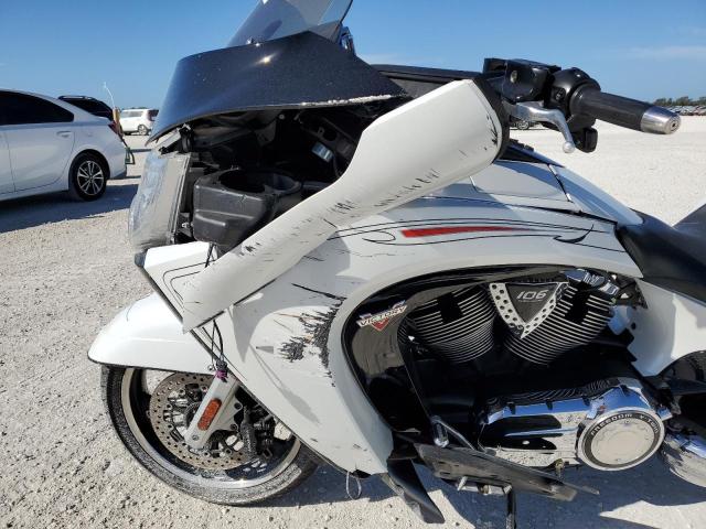 5VPSW36N2E3028112 - 2014 VICTORY MOTORCYCLES VISION TOUR Beyaz fotoğraf 9