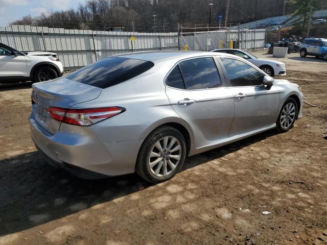 4T1B11HK5JU100666 - 2018 TOYOTA CAMRY L SILVER photo 3