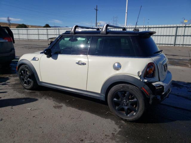 WMWMF7C52ATZ70221 - 2010 MINI COOPER S WHITE photo 2