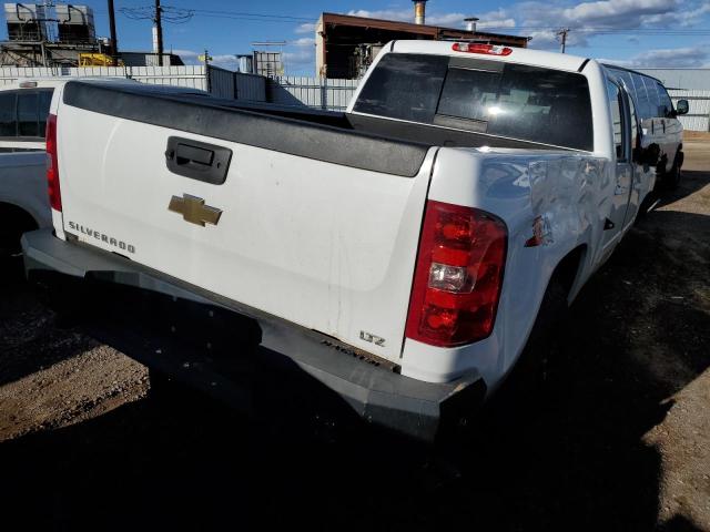 1GC1KYC89BF240100 - 2011 CHEVROLET SILVERADO K2500 HEAVY DUTY LTZ WHITE photo 4