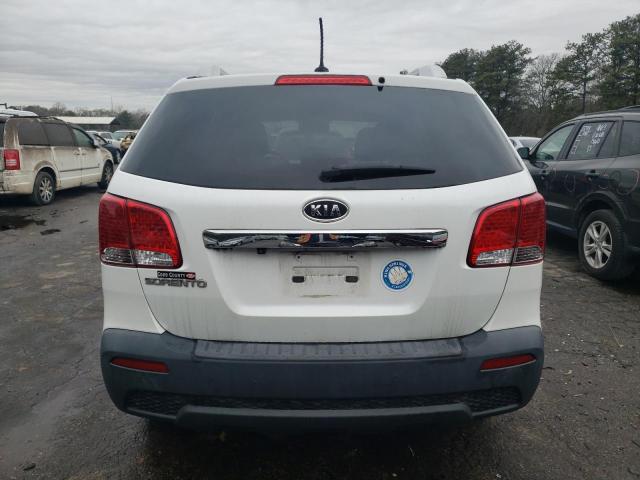 5XYKT4A14BG069270 - 2011 KIA SORENTO BASE WHITE photo 6