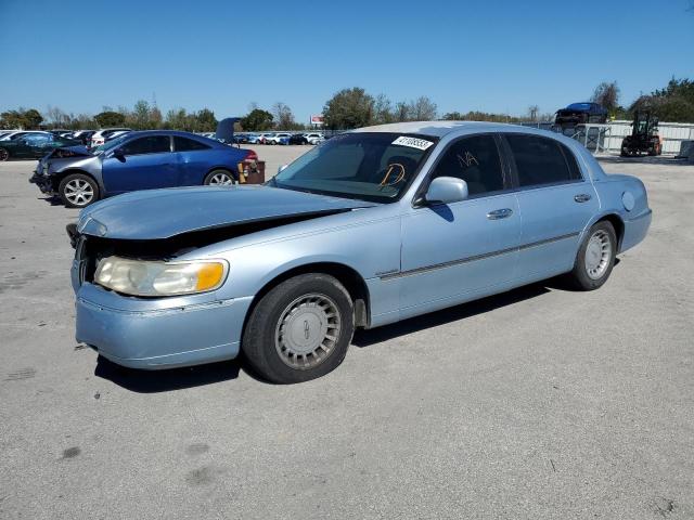 1LNFM81W9WY630699 - 1998 LINCOLN TOWN CAR EXECUTIVE BLUE photo 1