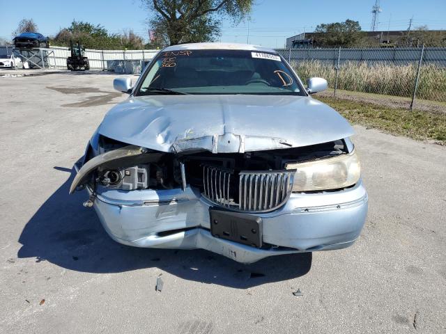 1LNFM81W9WY630699 - 1998 LINCOLN TOWN CAR EXECUTIVE BLUE photo 5