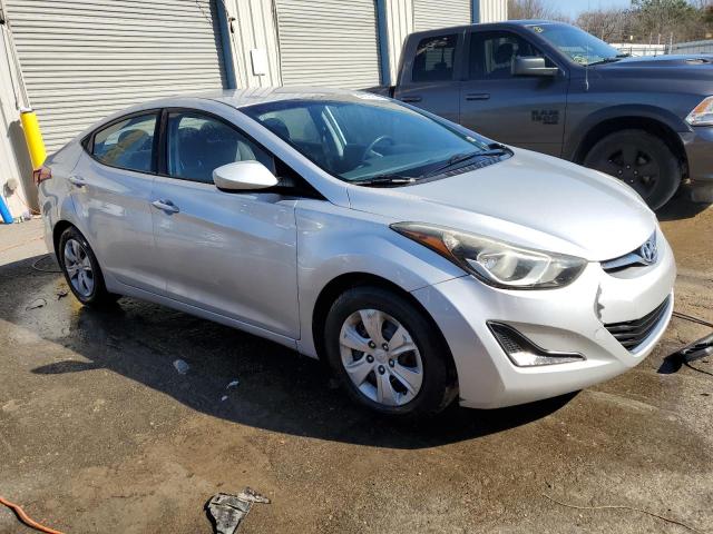 5NPDH4AE4GH705330 - 2016 HYUNDAI ELANTRA SE SILVER photo 4