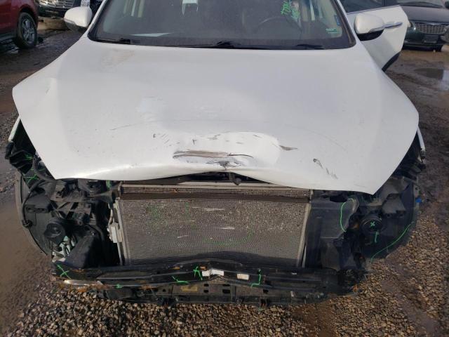 5XYPHDA50JG365993 - 2018 KIA SORENTO EX WHITE photo 12