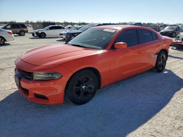 2C3CDXBGXLH149623 - 2020 DODGE CHARGER SXT ORANGE photo 2