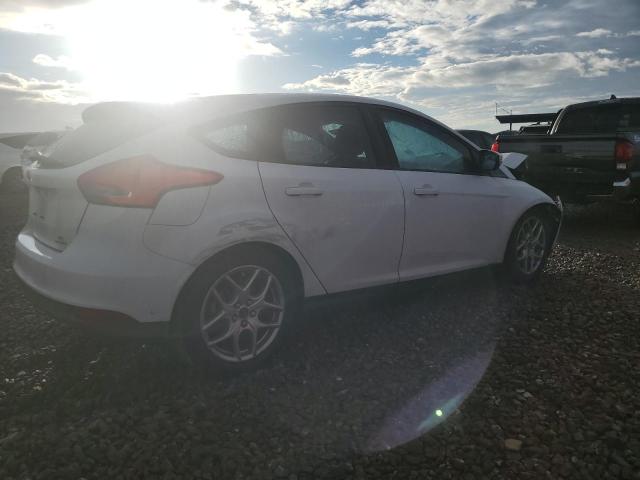 1FADP3K20FL327217 - 2015 FORD FOCUS SE WHITE photo 3