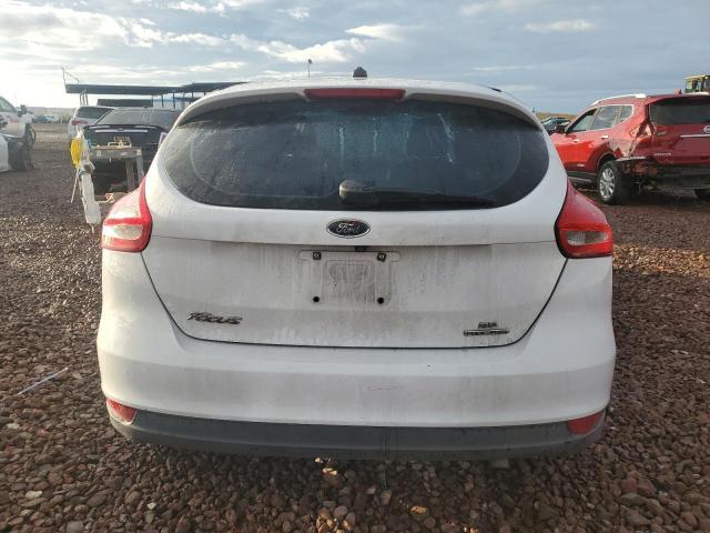 1FADP3K20FL327217 - 2015 FORD FOCUS SE WHITE photo 6