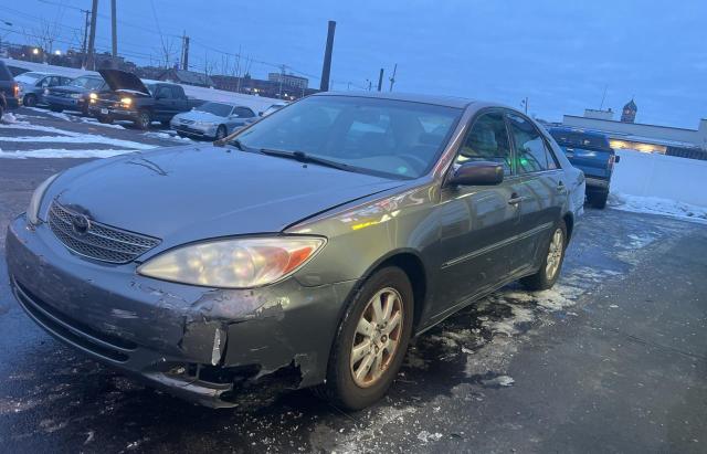 4T1BF30K02U530325 - 2002 TOYOTA CAMRY LE GRAY photo 2