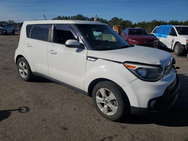 KNDJN2A25H7483747 - 2017 KIA SOUL WHITE photo 4