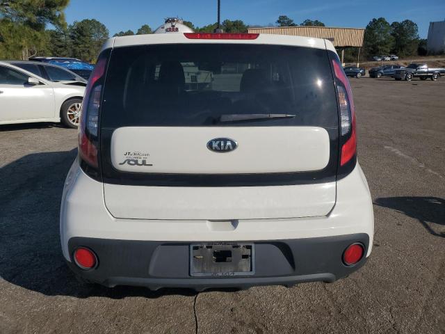 KNDJN2A25H7483747 - 2017 KIA SOUL WHITE photo 6