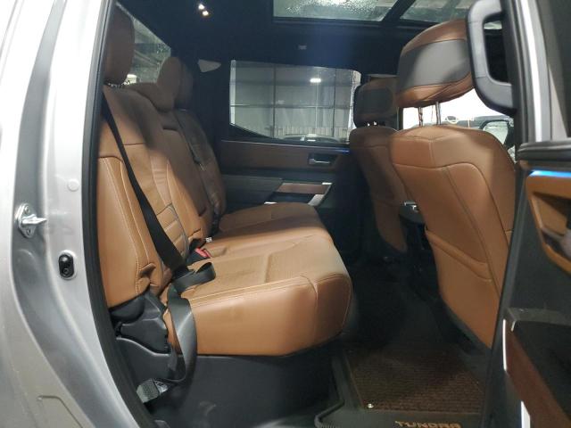 5TFMA5DB5PX091243 - 2023 TOYOTA TUNDRA CREWMAX PLATINUM Silber Foto 10