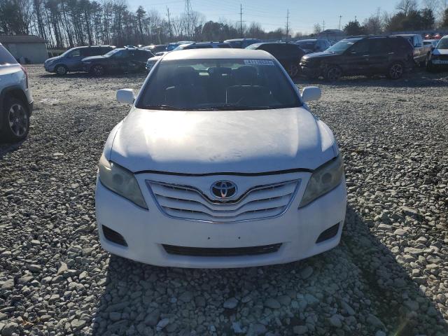 4T1BF3EK6BU585869 - 2011 TOYOTA CAMRY BASE WHITE photo 5