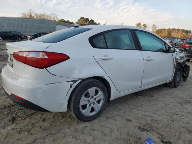 KNAFK4A66G5617492 - 2016 KIA FORTE LX WHITE photo 3