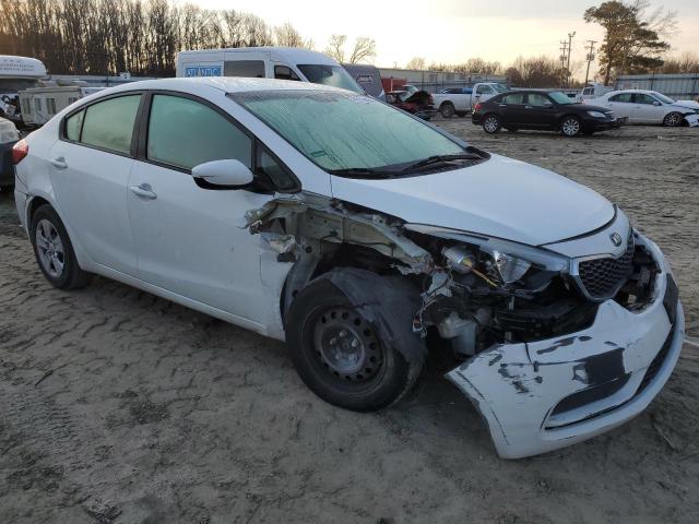 KNAFK4A66G5617492 - 2016 KIA FORTE LX WHITE photo 4