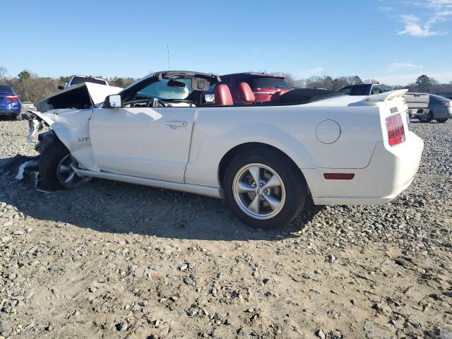 1ZVHT85H775367589 - 2007 FORD MUSTANG GT WHITE photo 2