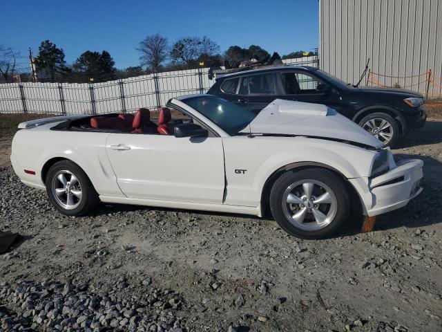 1ZVHT85H775367589 - 2007 FORD MUSTANG GT WHITE photo 4