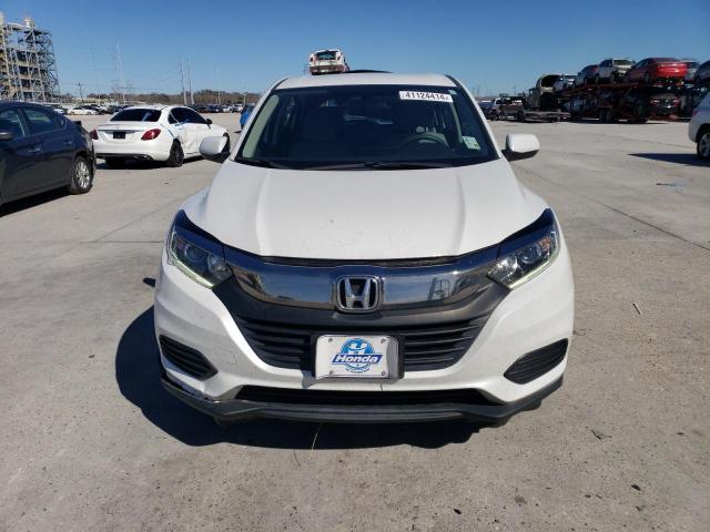 3CZRU5H36KM724244 - 2019 HONDA HR-V LX WHITE photo 5