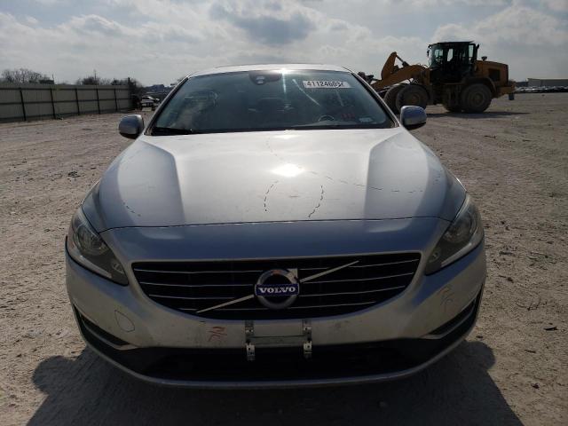 YV126MFKXG2403869 - 2016 VOLVO S60 PREMIER SILVER photo 5